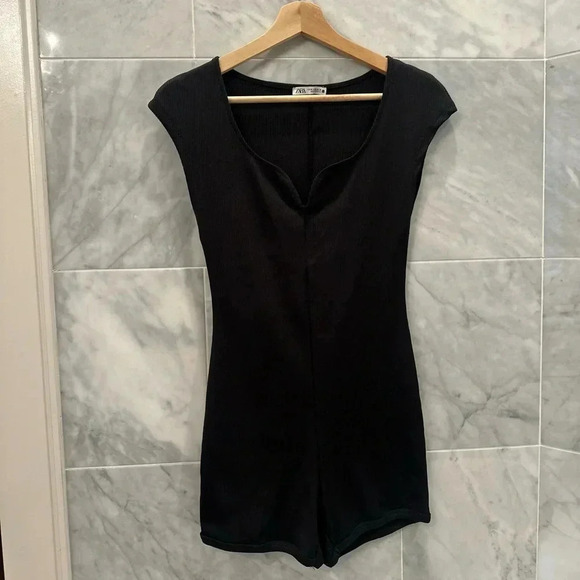 Zara Women’s Medium Black Ribbed Romper Black Short Sleeve Plunge Neck - Picture 4 of 7
